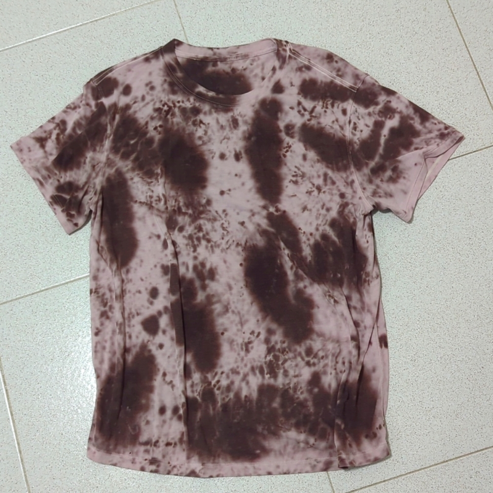 Lululemon tshirt